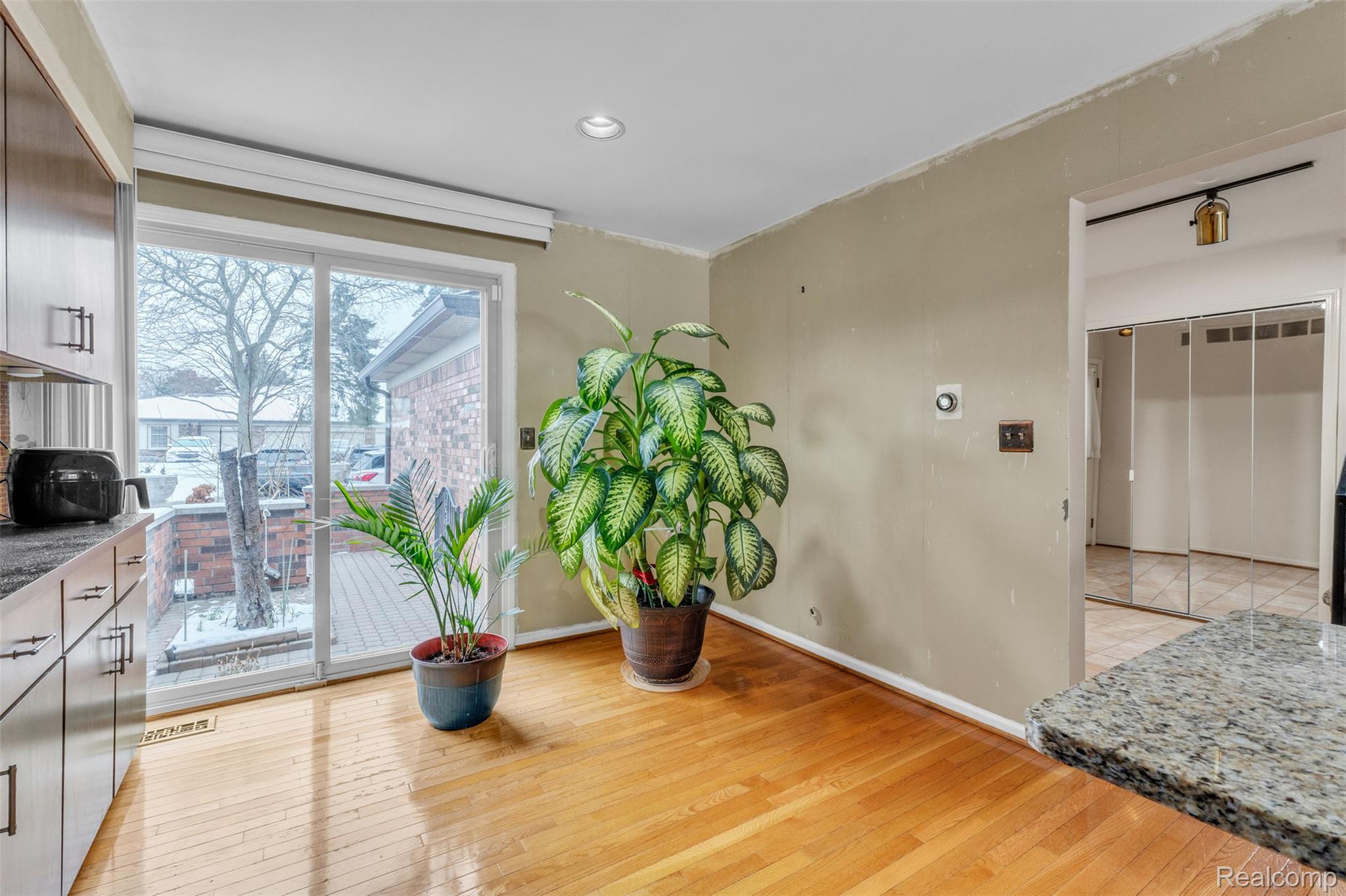 49285 Ashley Court