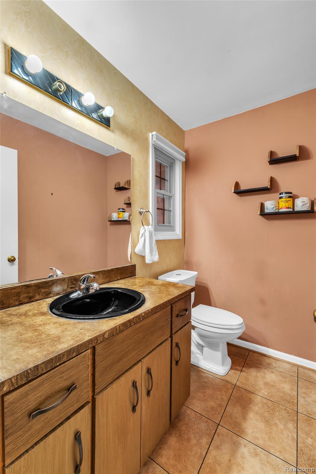 49285 Ashley Court