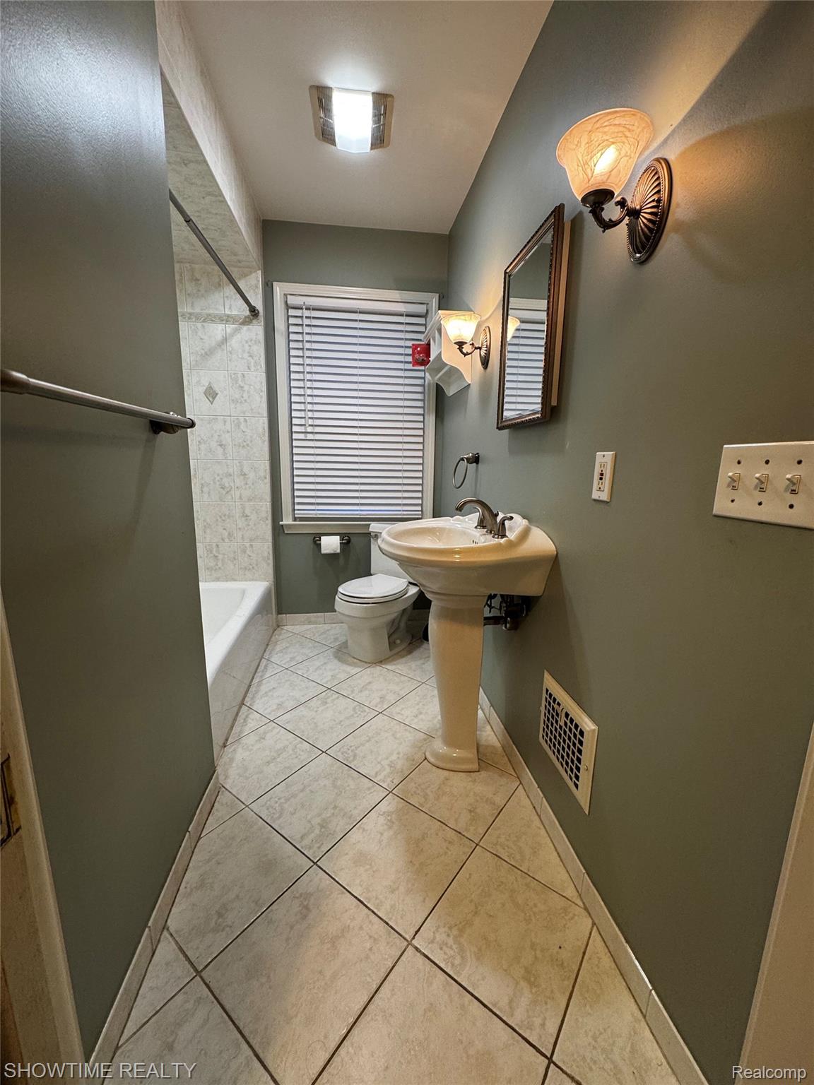 516 N Alexander Avenue