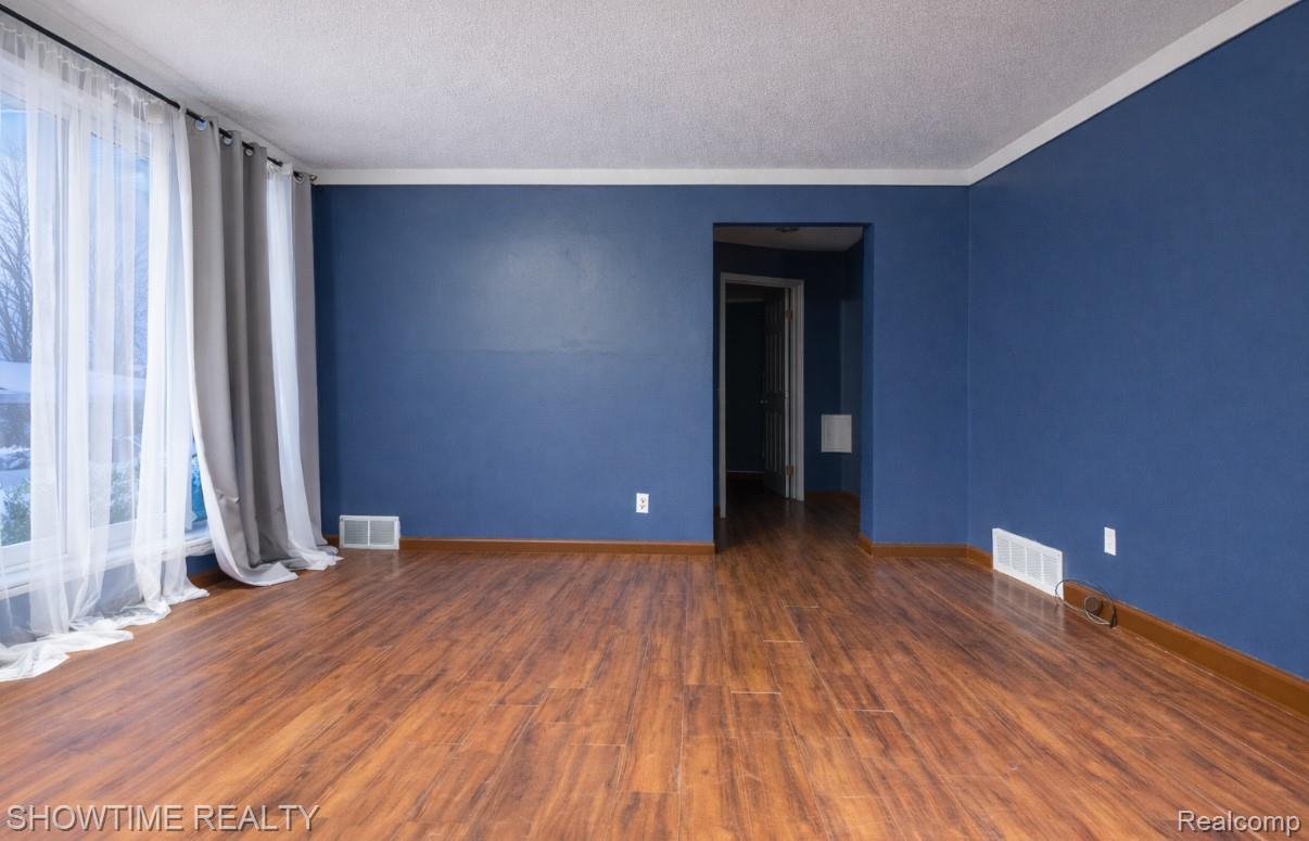 26261 Linwood Street