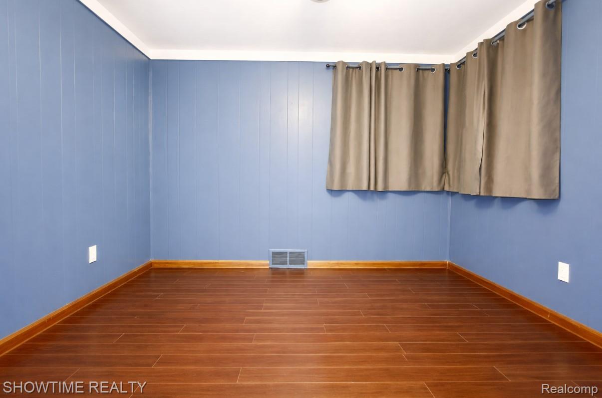 26261 Linwood Street