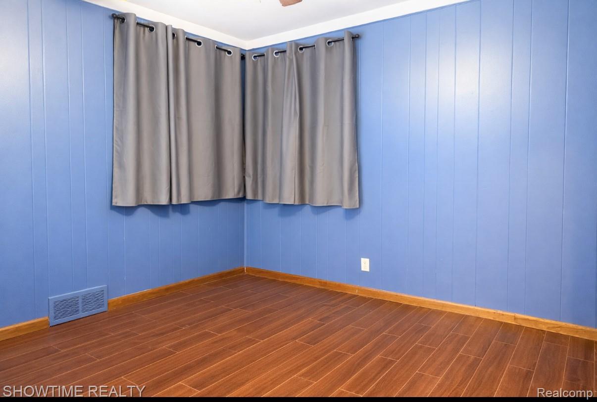 26261 Linwood Street