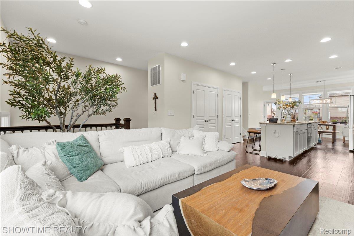 2734 Helmsdale Circle