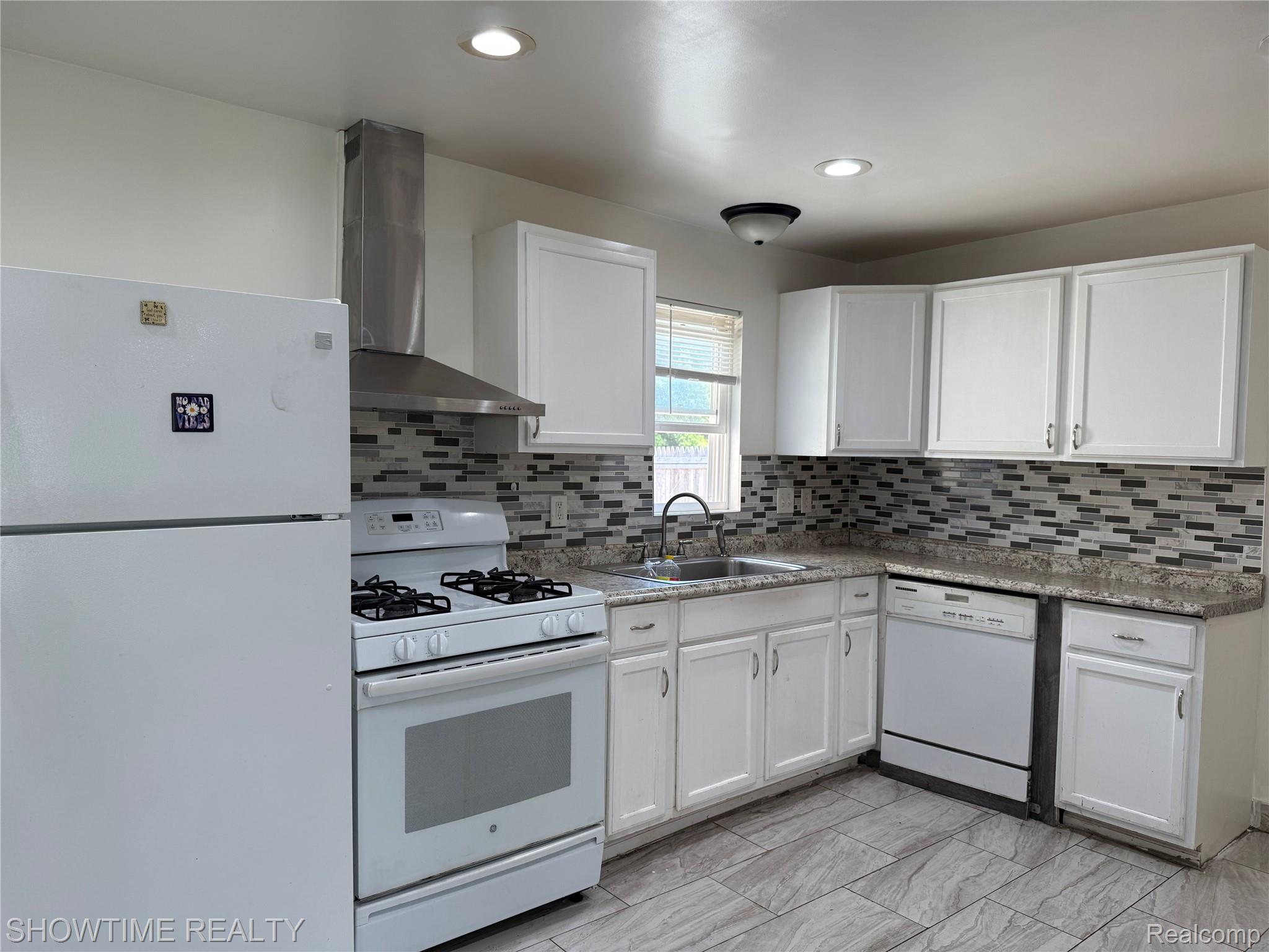 30486 Groveland Street