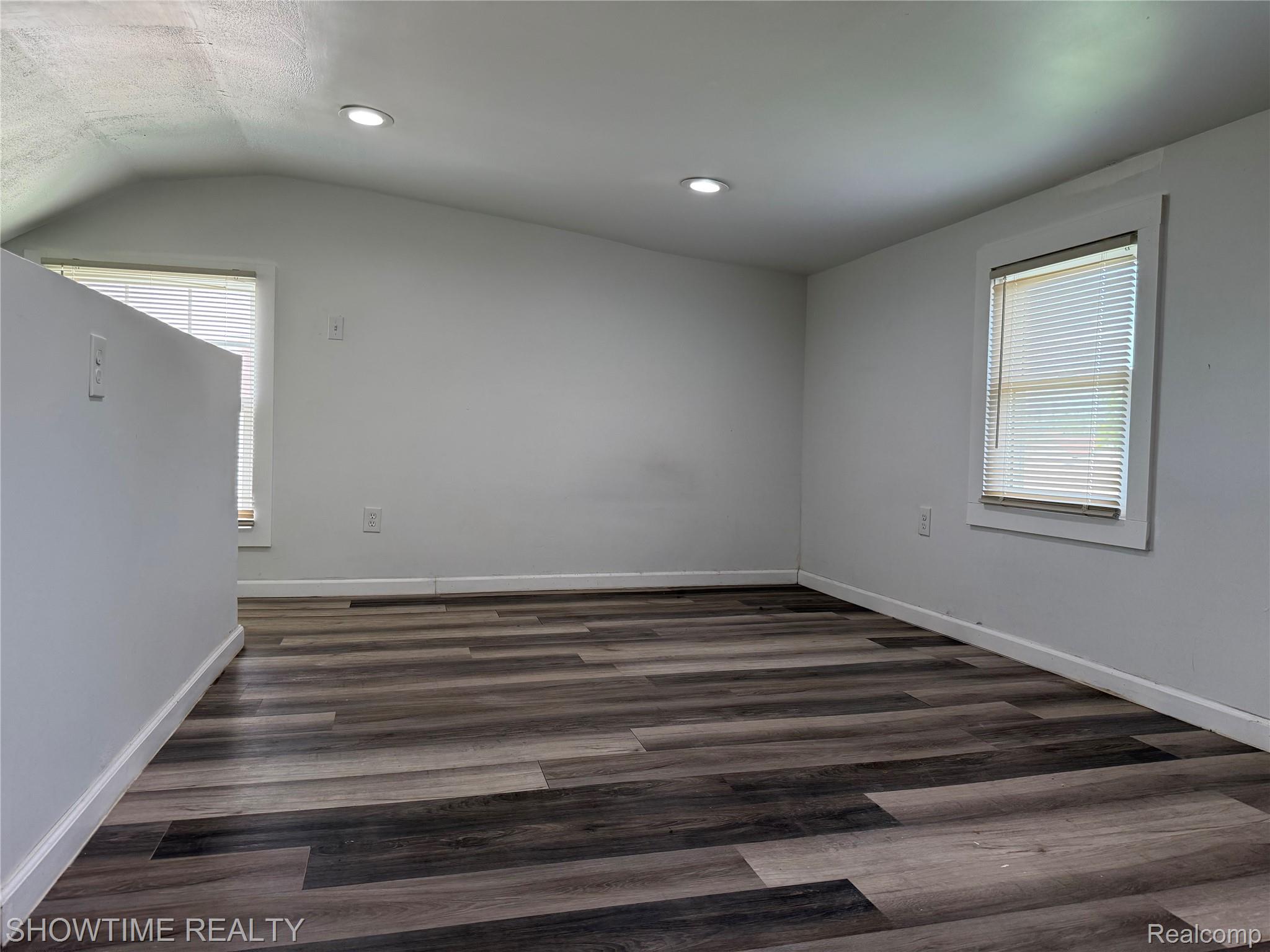 30486 Groveland Street