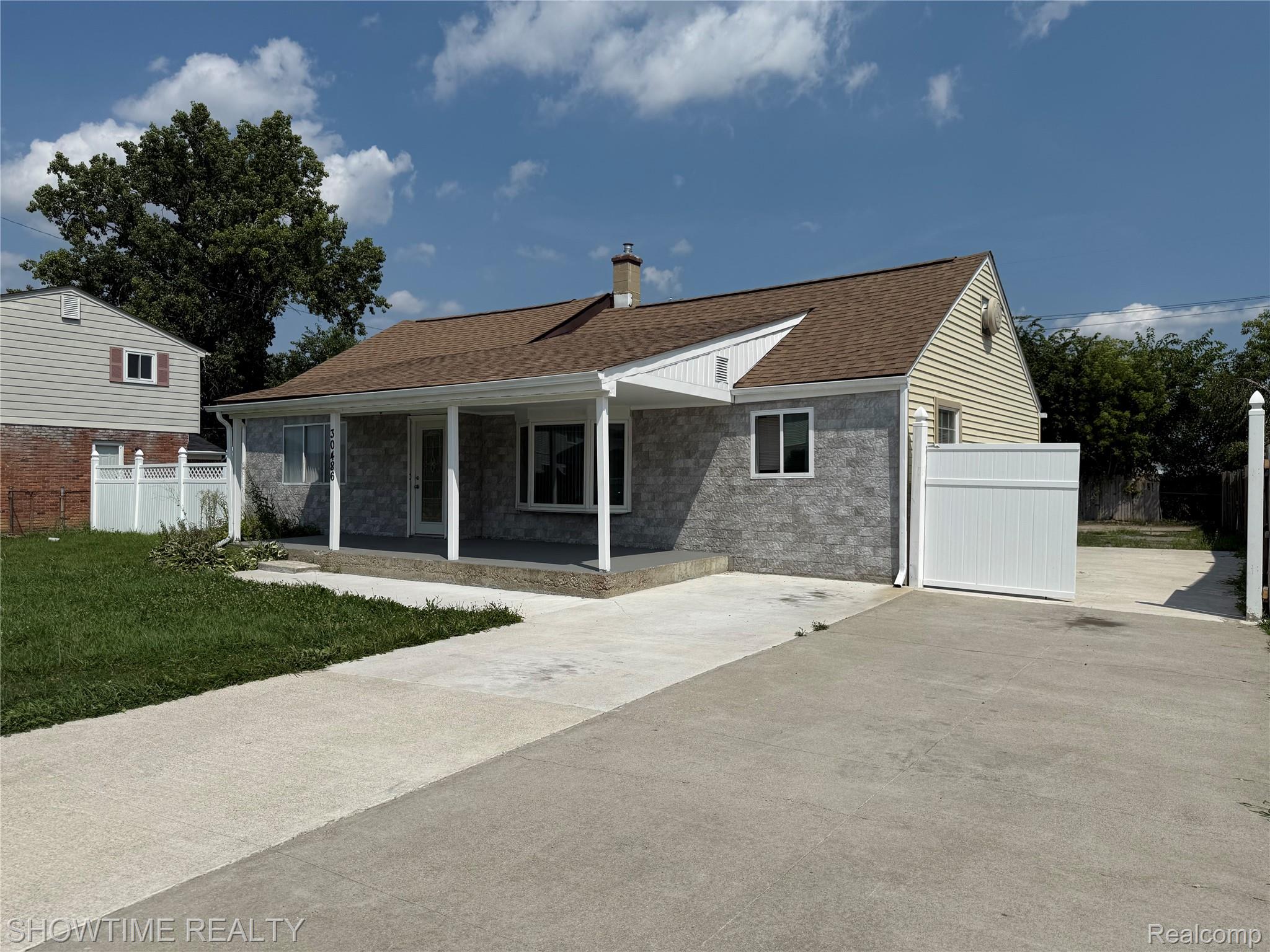 30486 Groveland Street