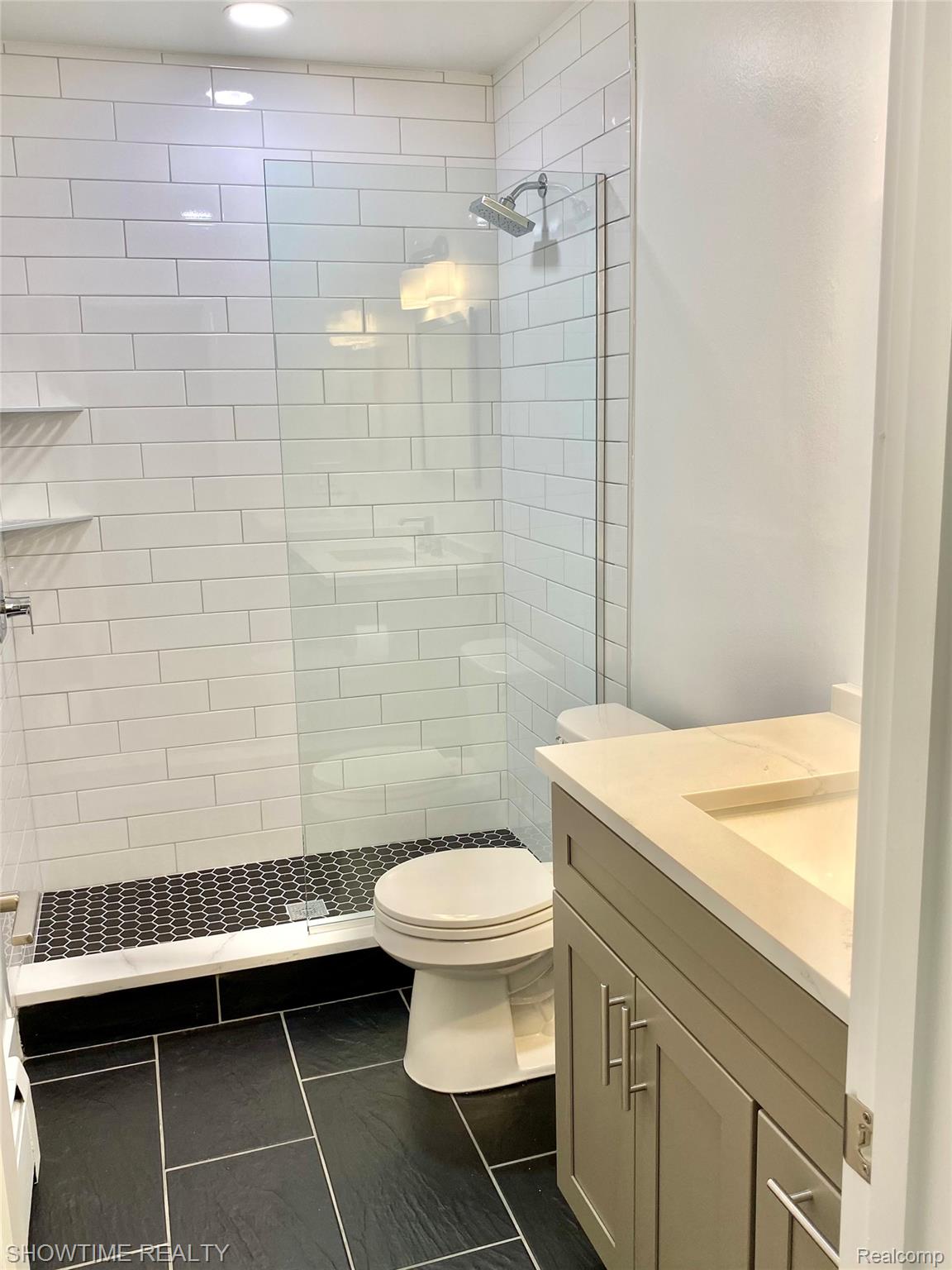 805 Plate Street 207