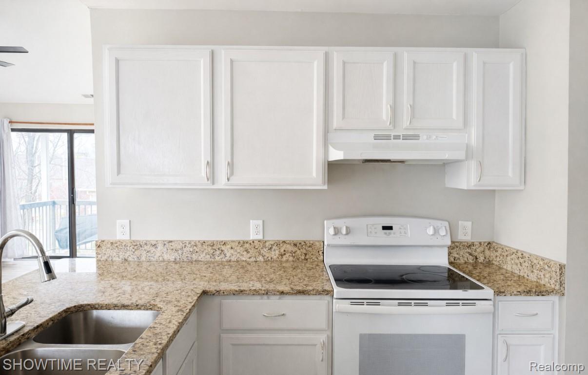 30671 HIDDEN PINES Lane