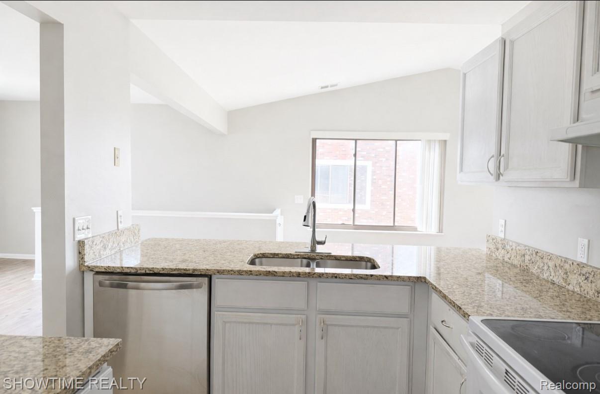 30671 HIDDEN PINES Lane