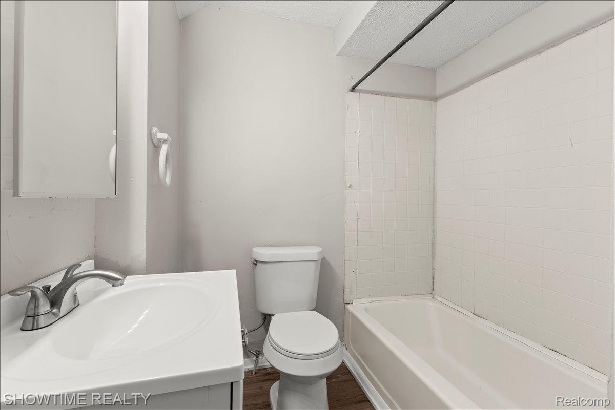 1865 N BLACKS CORNERS Road