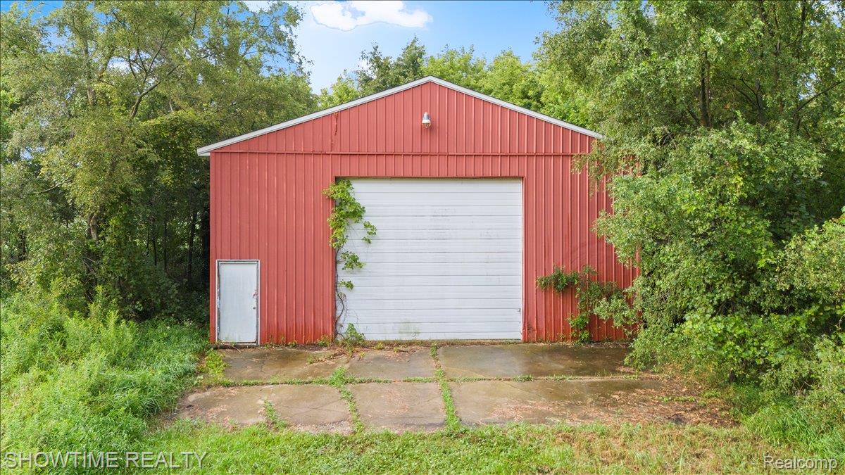 1865 N BLACKS CORNERS Road