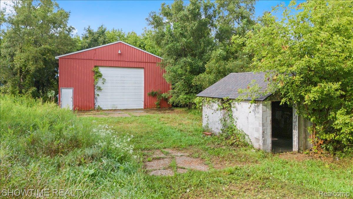 1865 N BLACKS CORNERS Road