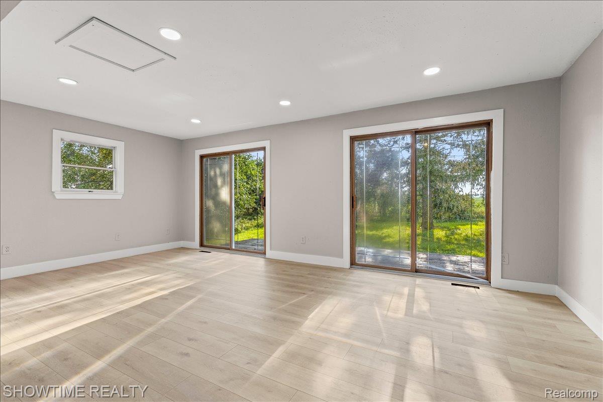 1865 N BLACKS CORNERS Road