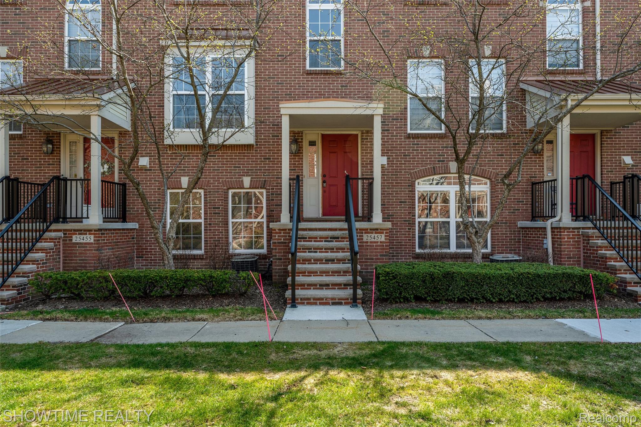25457 Saint James