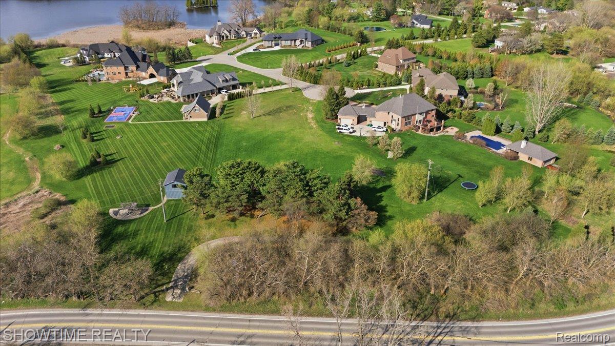 69225 Lake Point Court