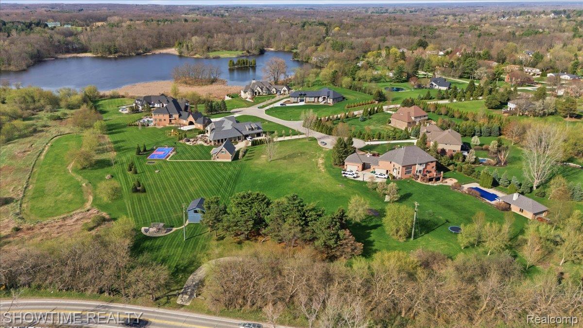 69225 Lake Point Court