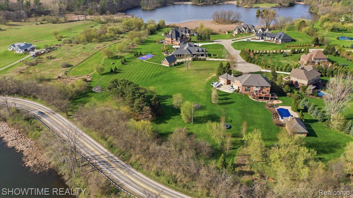 69225 Lake Point Court