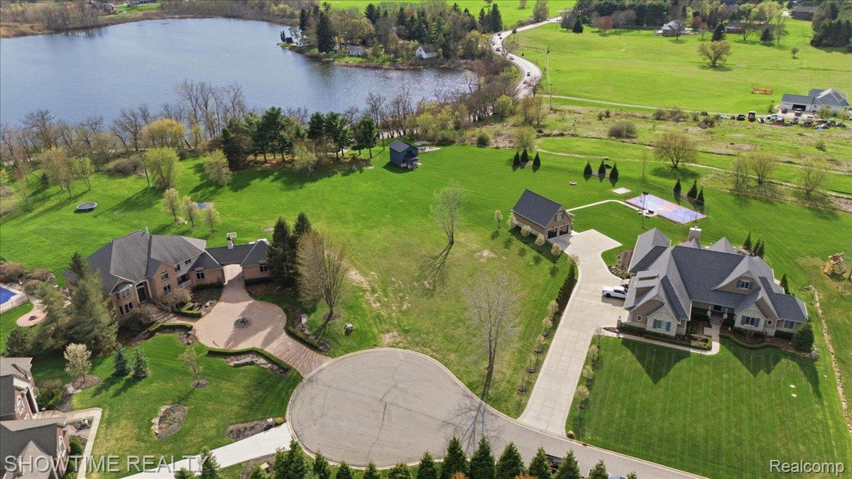 69225 Lake Point Court