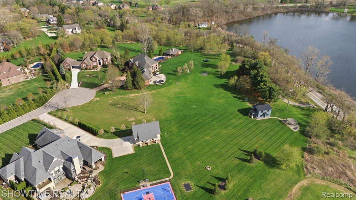 69225 Lake Point Court