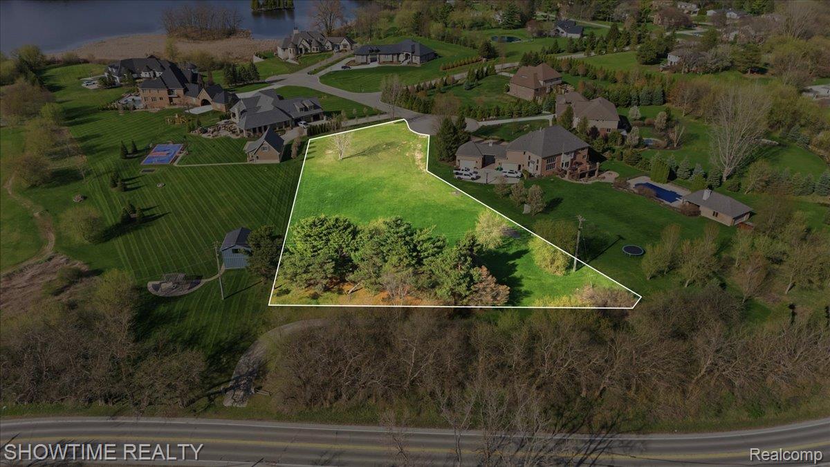 69225 Lake Point Court