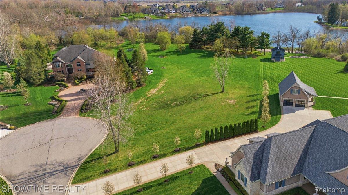 69225 Lake Point Court