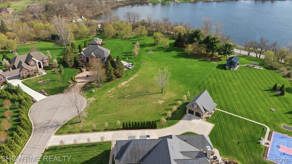 69225 Lake Point Court