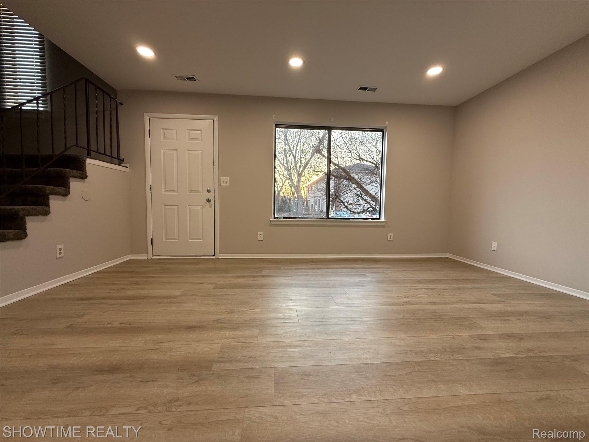40860 HIGHPOINTE Drive