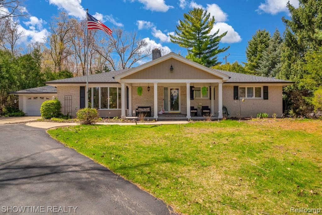 5211 Lakeshore Road
