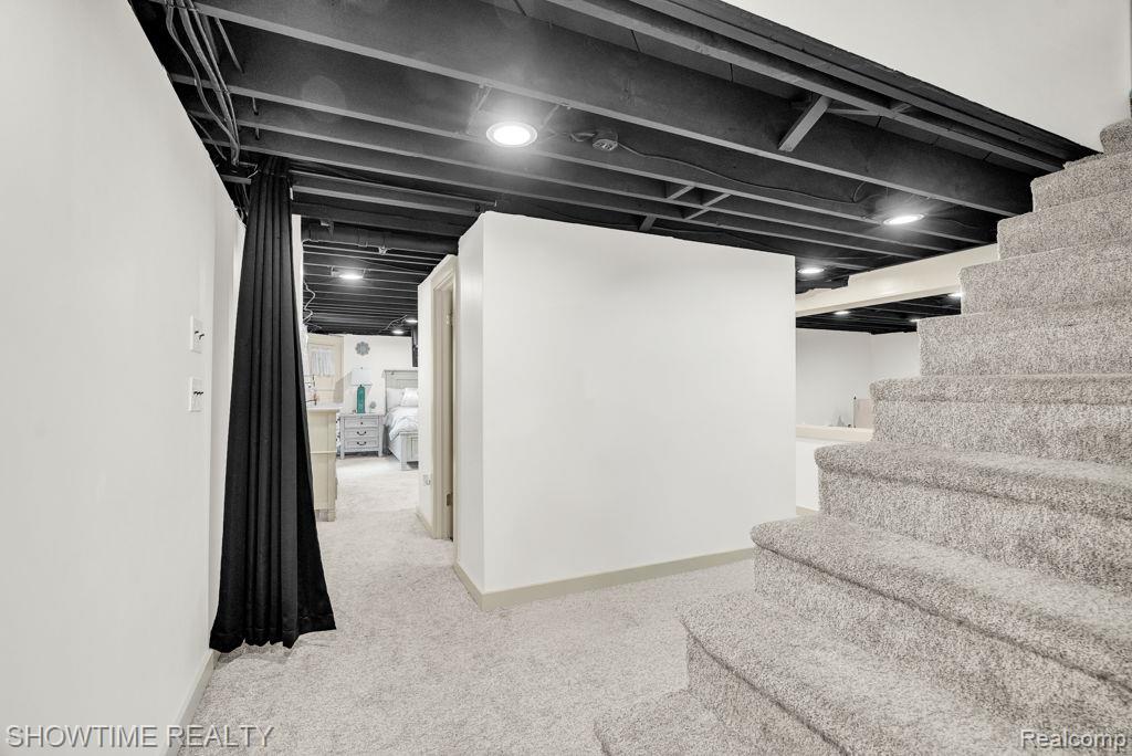 5211 Lakeshore Road