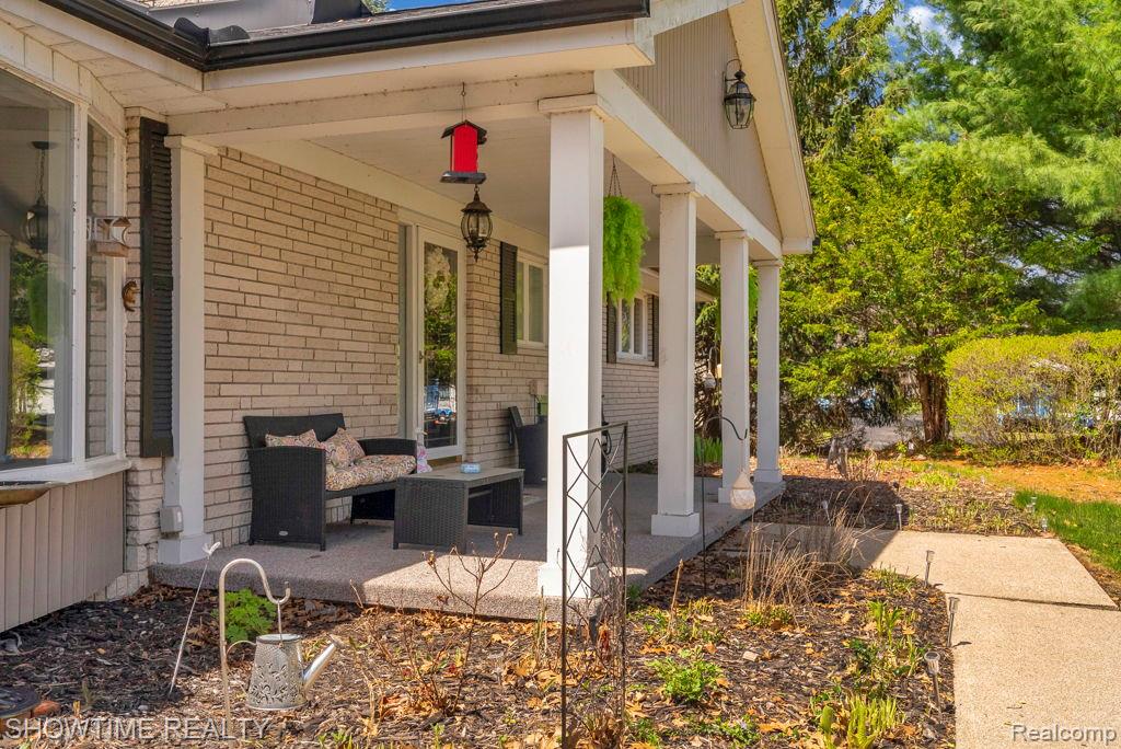 5211 Lakeshore Road