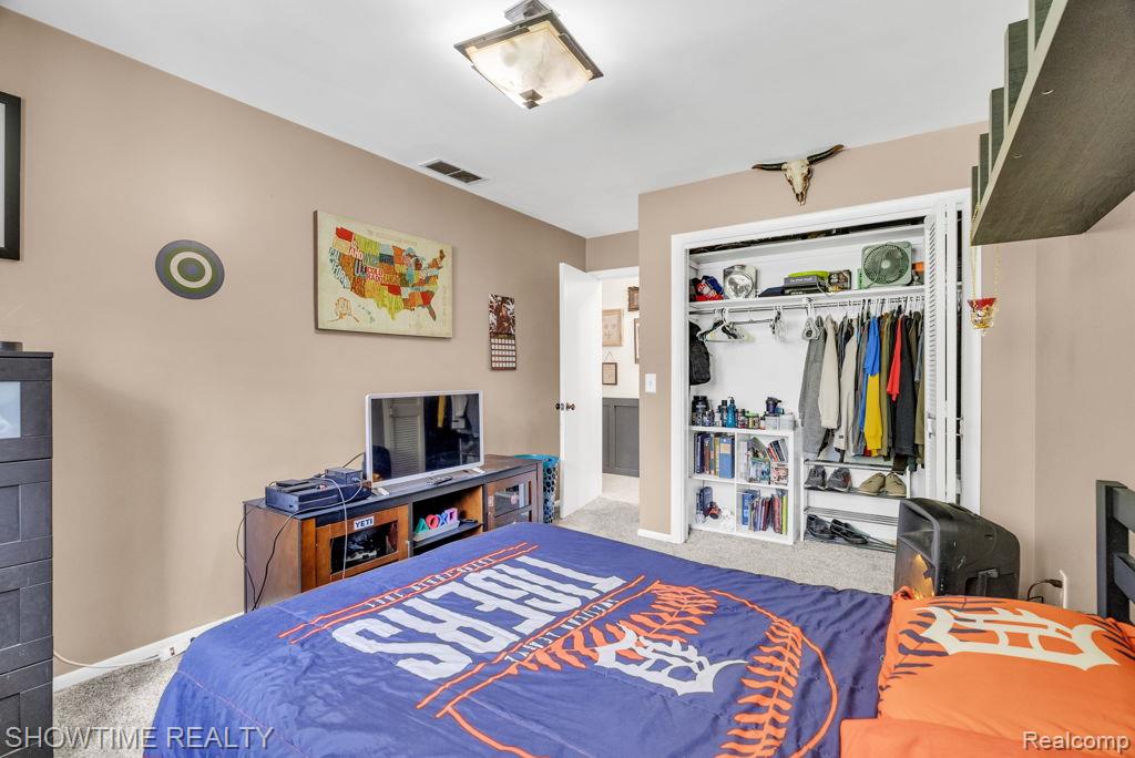 5211 Lakeshore Road