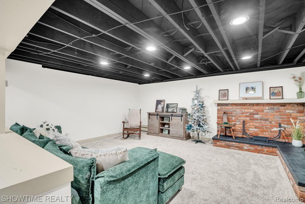 5211 Lakeshore Road
