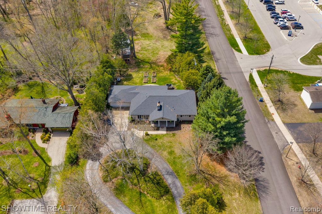 5211 Lakeshore Road