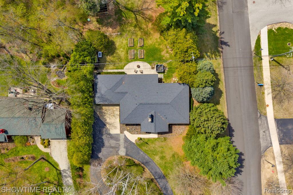 5211 Lakeshore Road