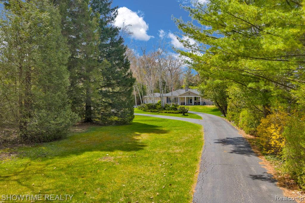5211 Lakeshore Road