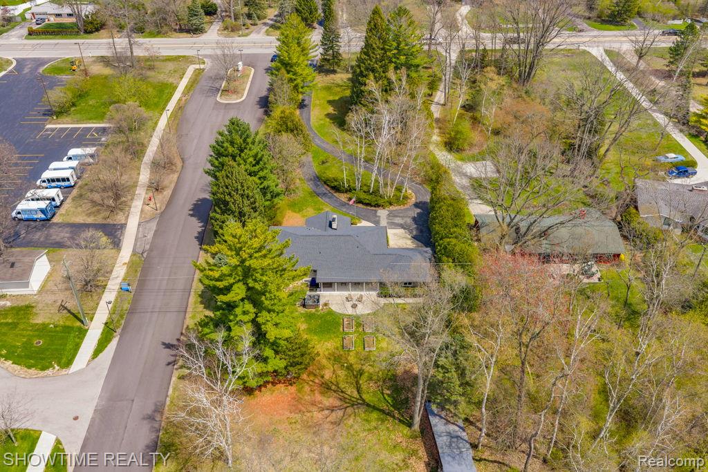5211 Lakeshore Road