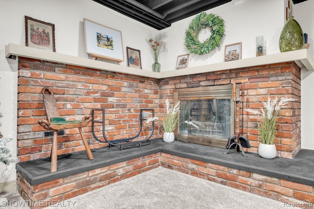5211 Lakeshore Road