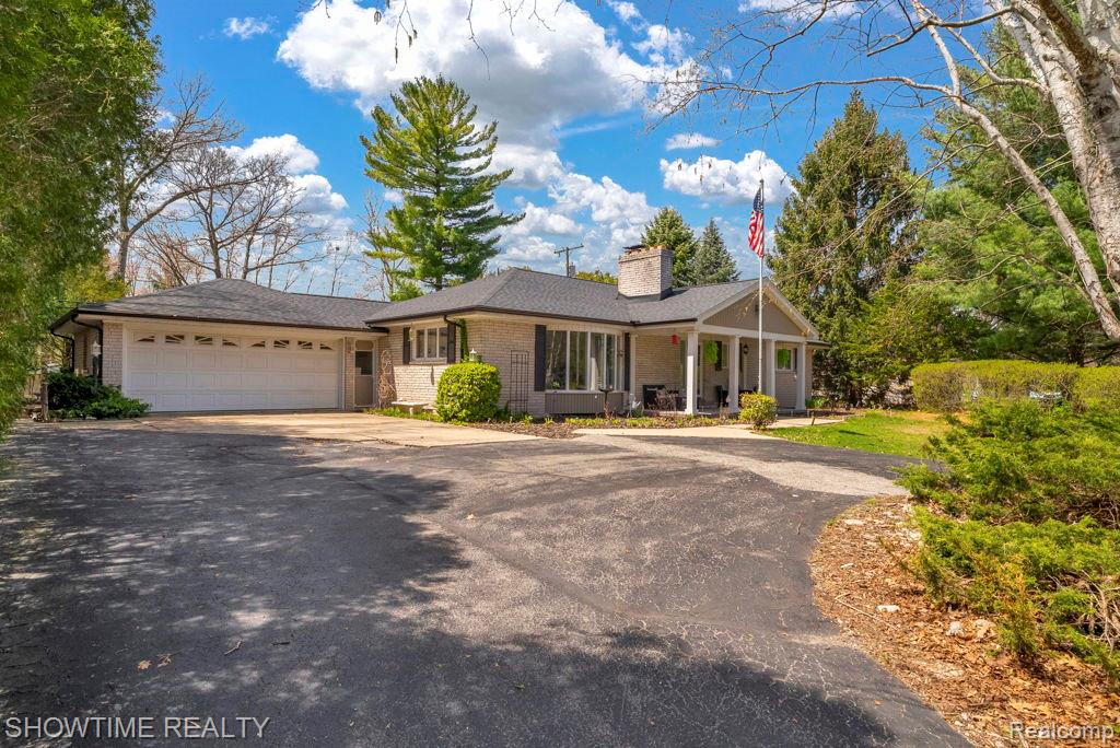 5211 Lakeshore Road