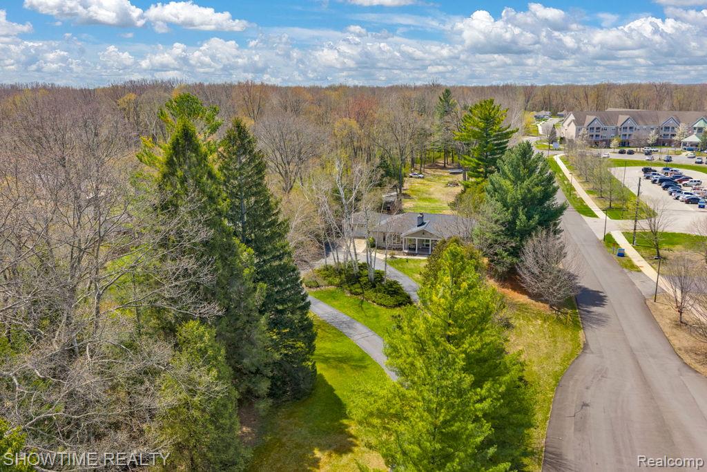 5211 Lakeshore Road