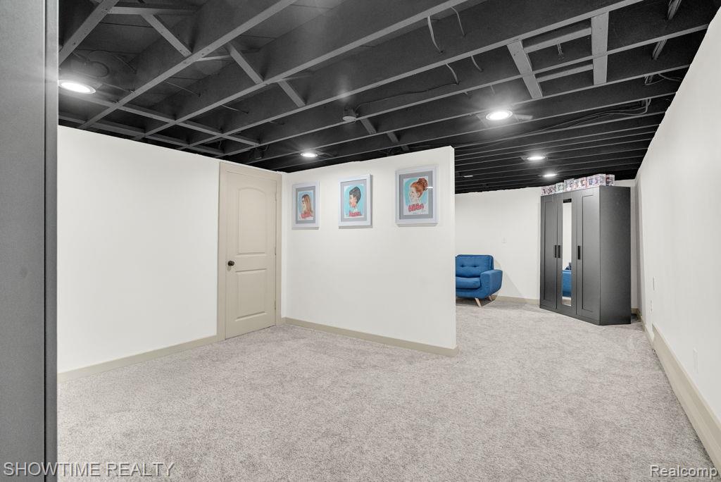 5211 Lakeshore Road