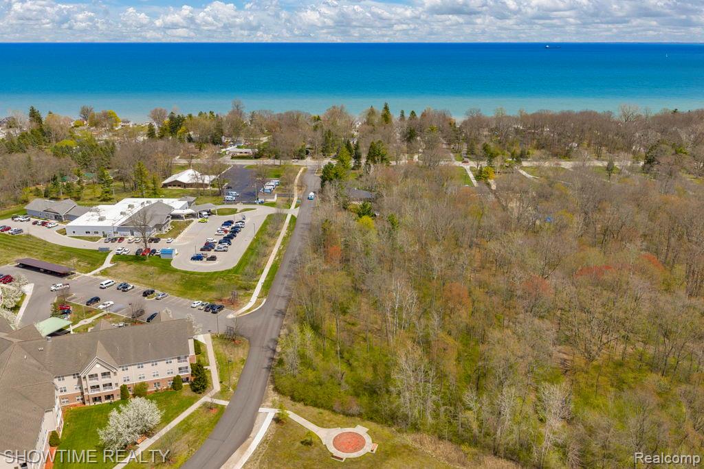 5211 Lakeshore Road