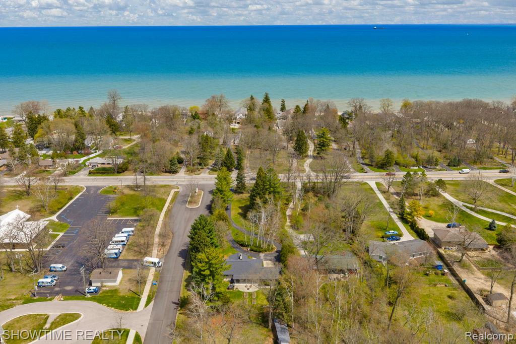 5211 Lakeshore Road