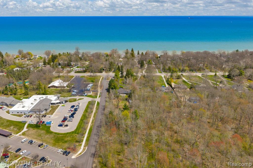 5211 Lakeshore Road