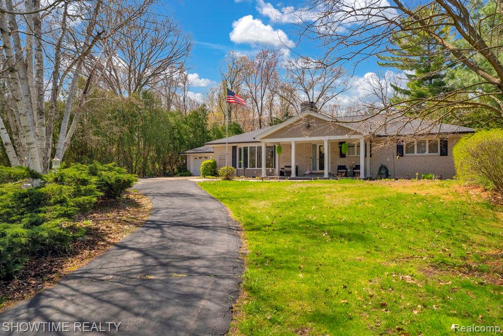5211 Lakeshore Road