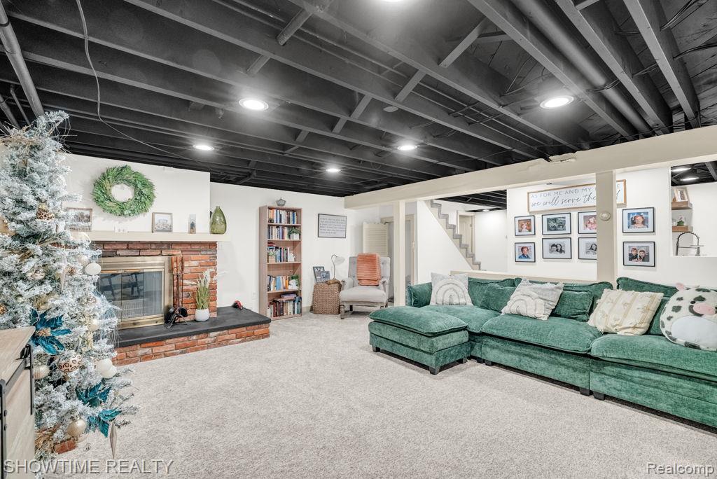 5211 Lakeshore Road