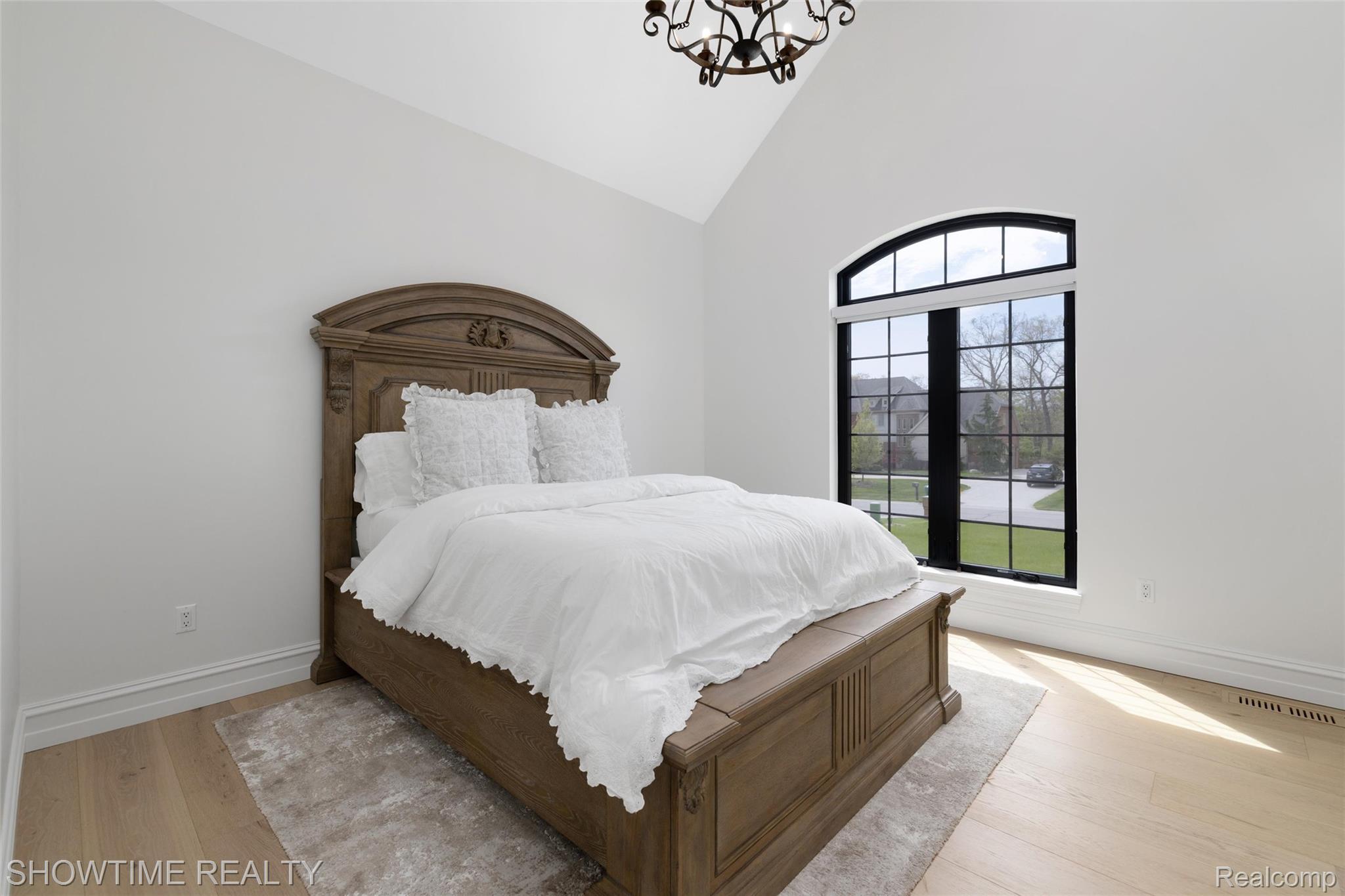 4805 Woodland Hills Drive
