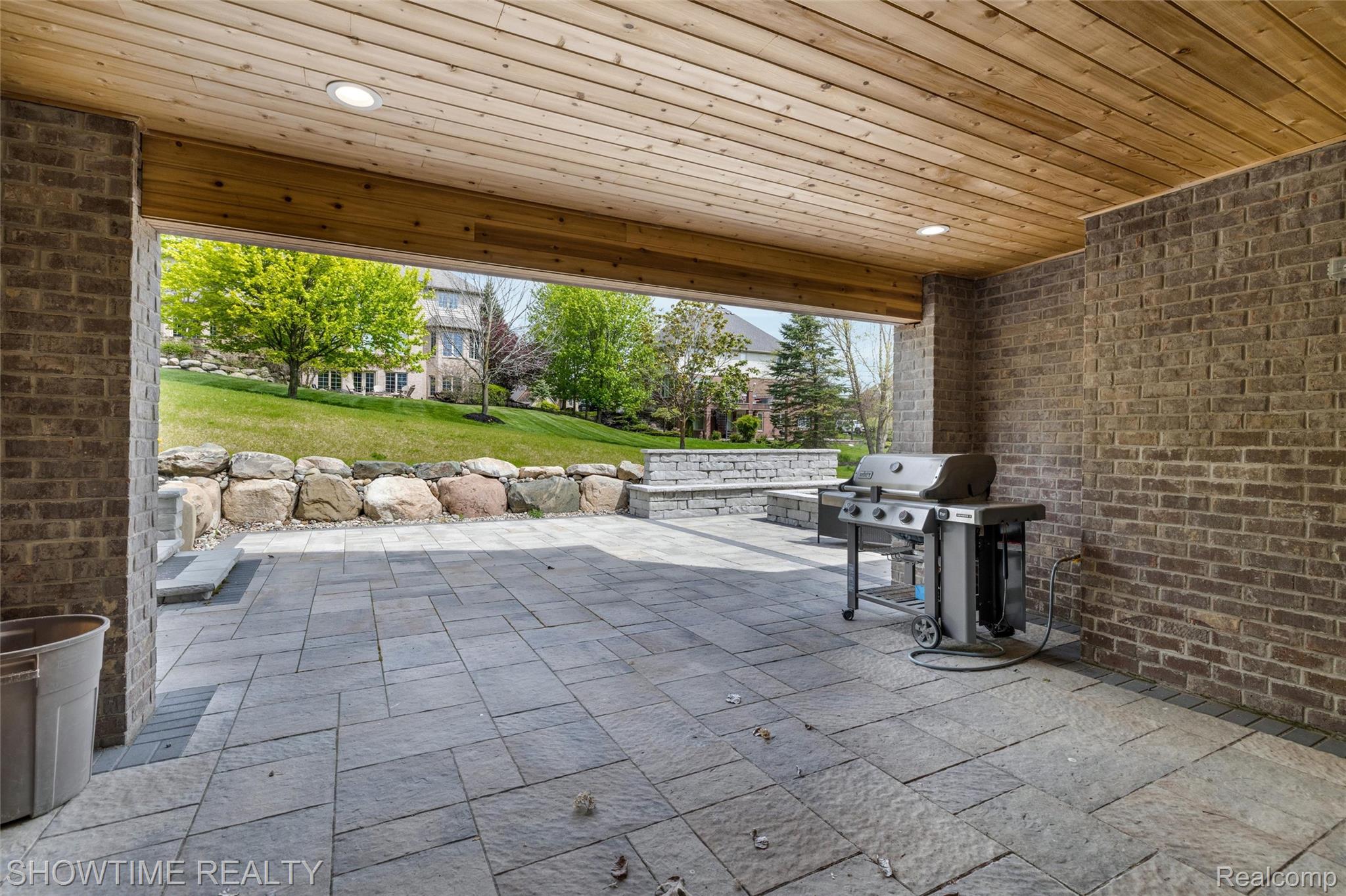4805 Woodland Hills Drive