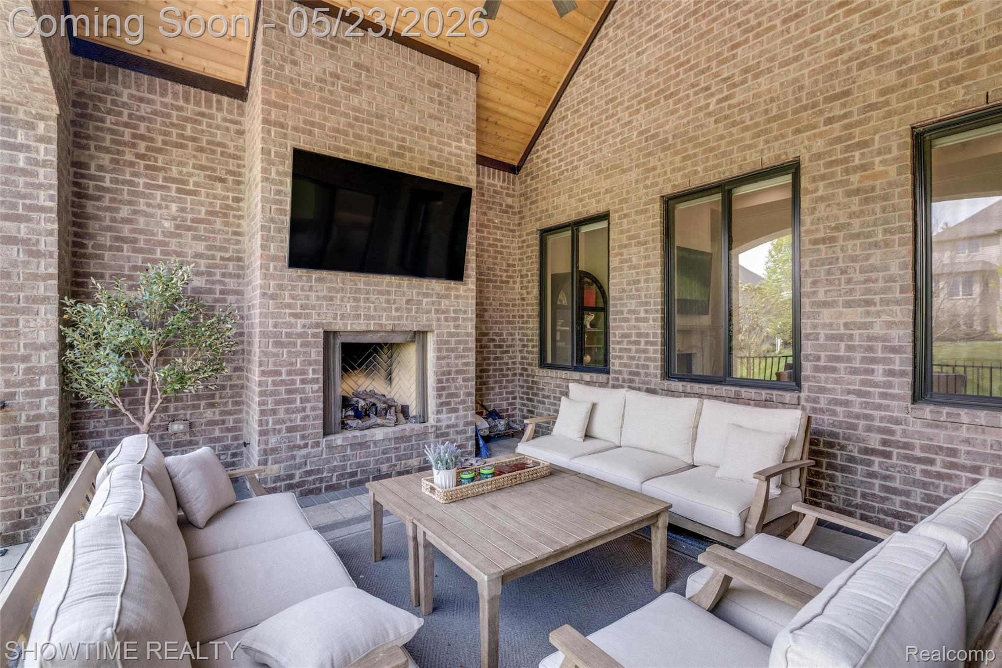4805 Woodland Hills Drive