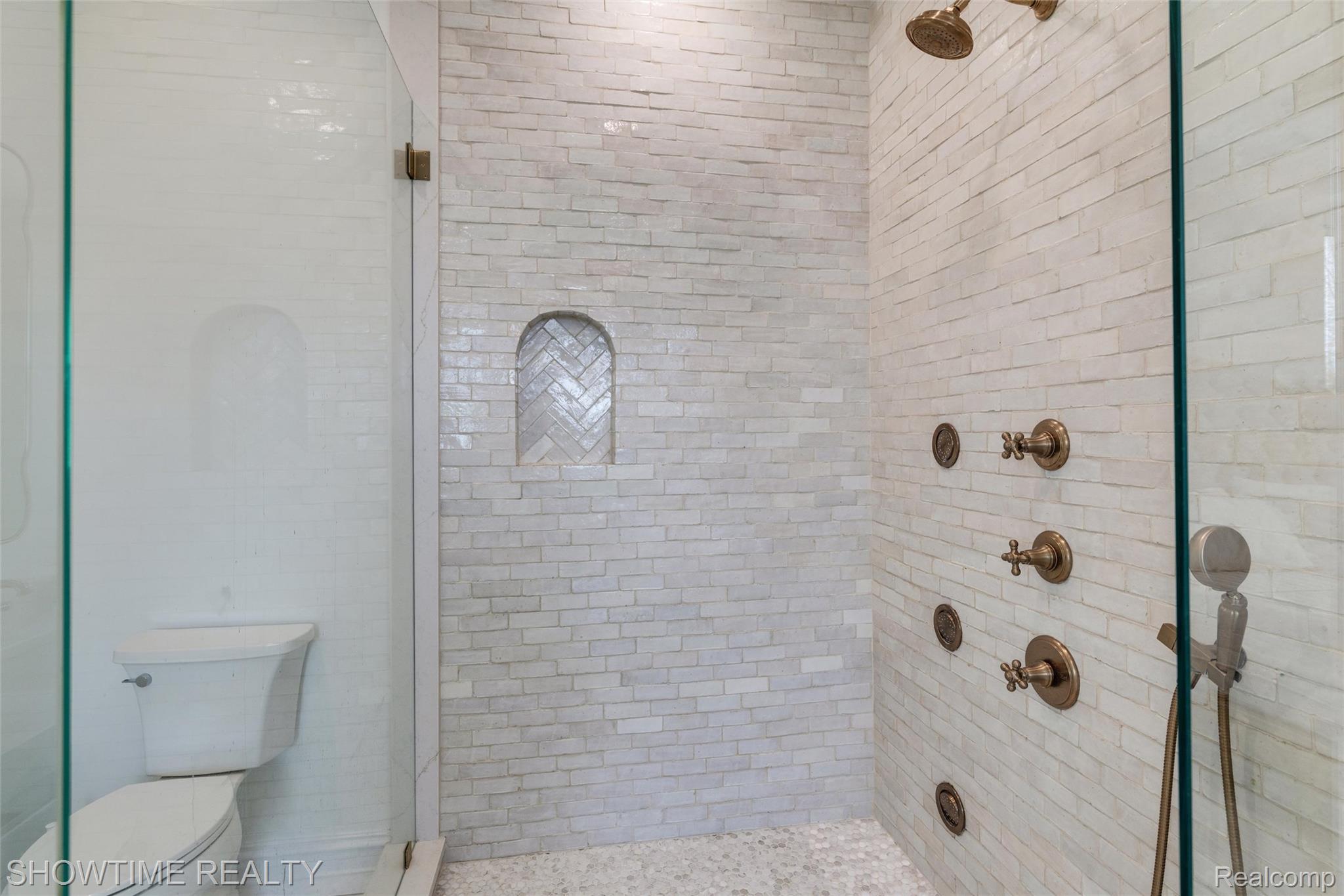4805 Woodland Hills Drive