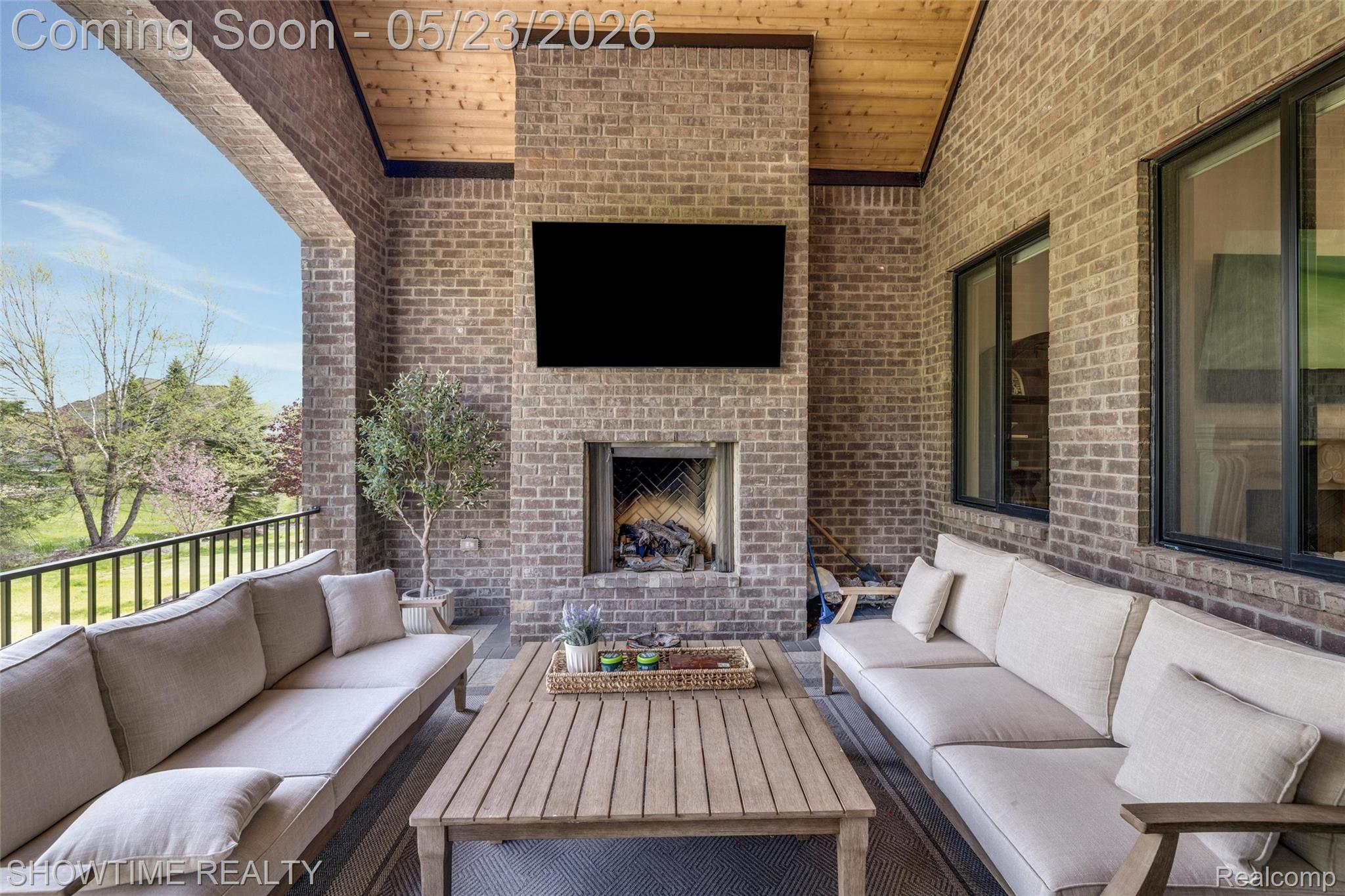 4805 Woodland Hills Drive